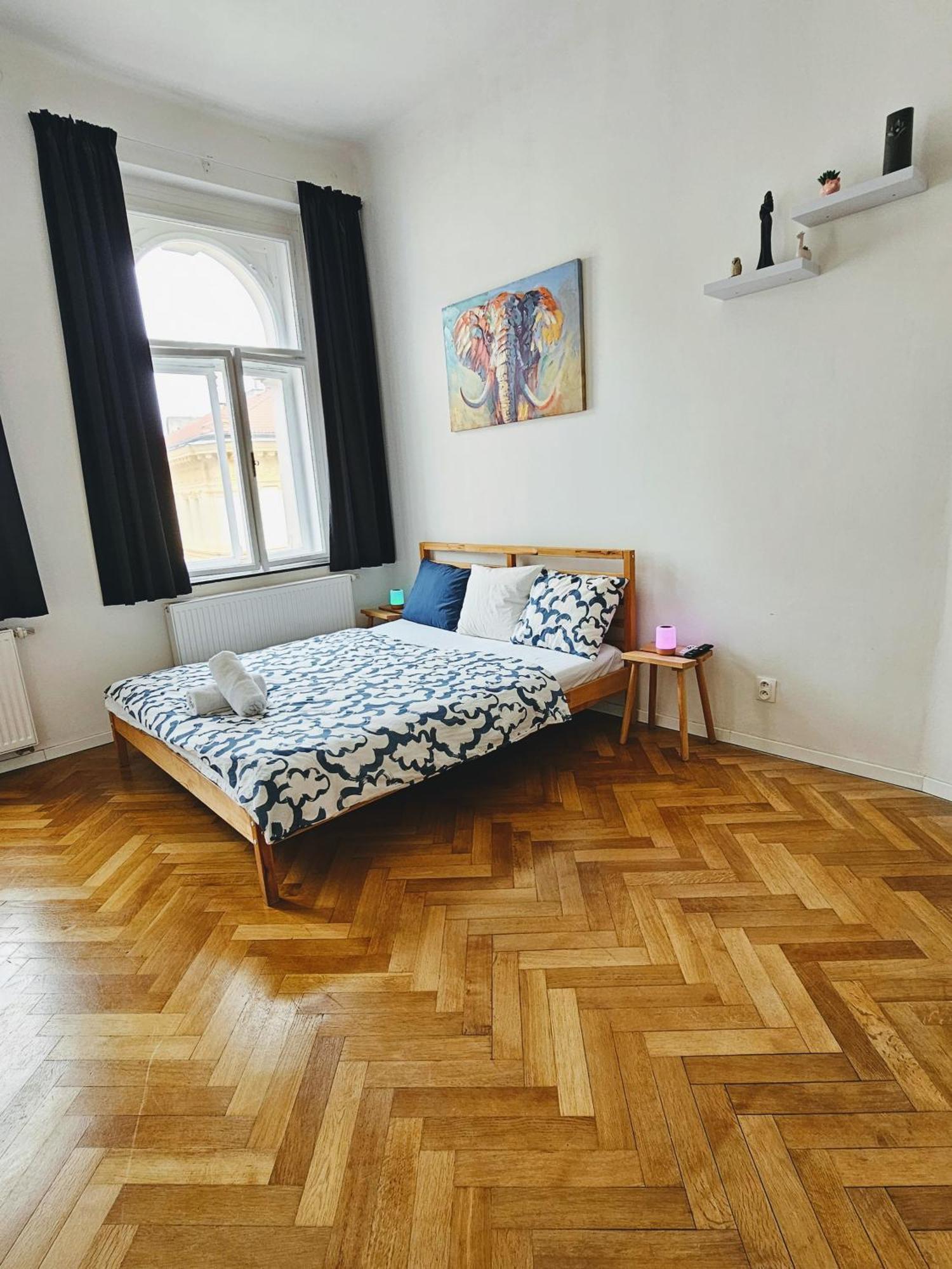 Swanky Loft Retreat * Praga